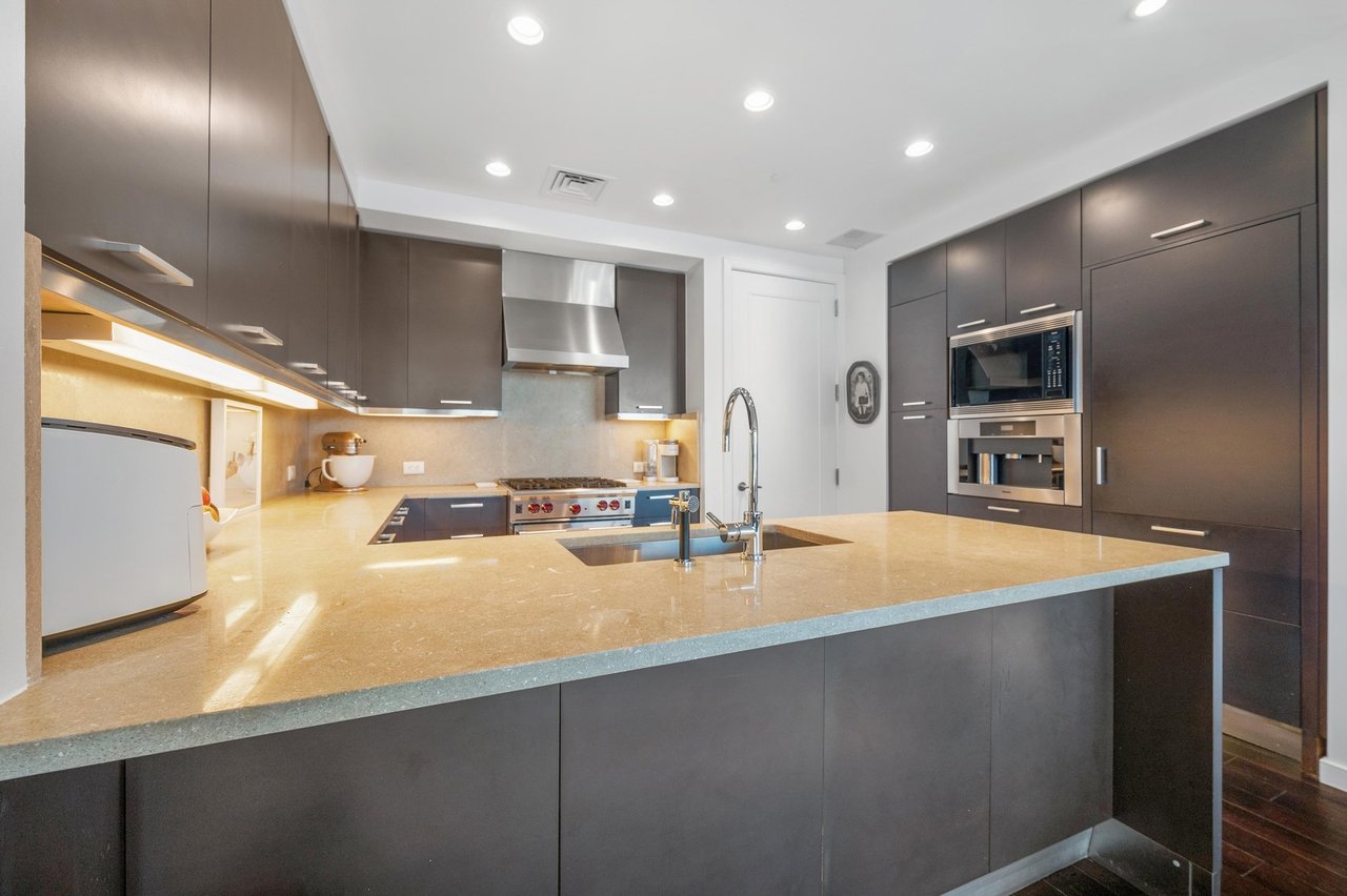 200 Congress Ave #13A