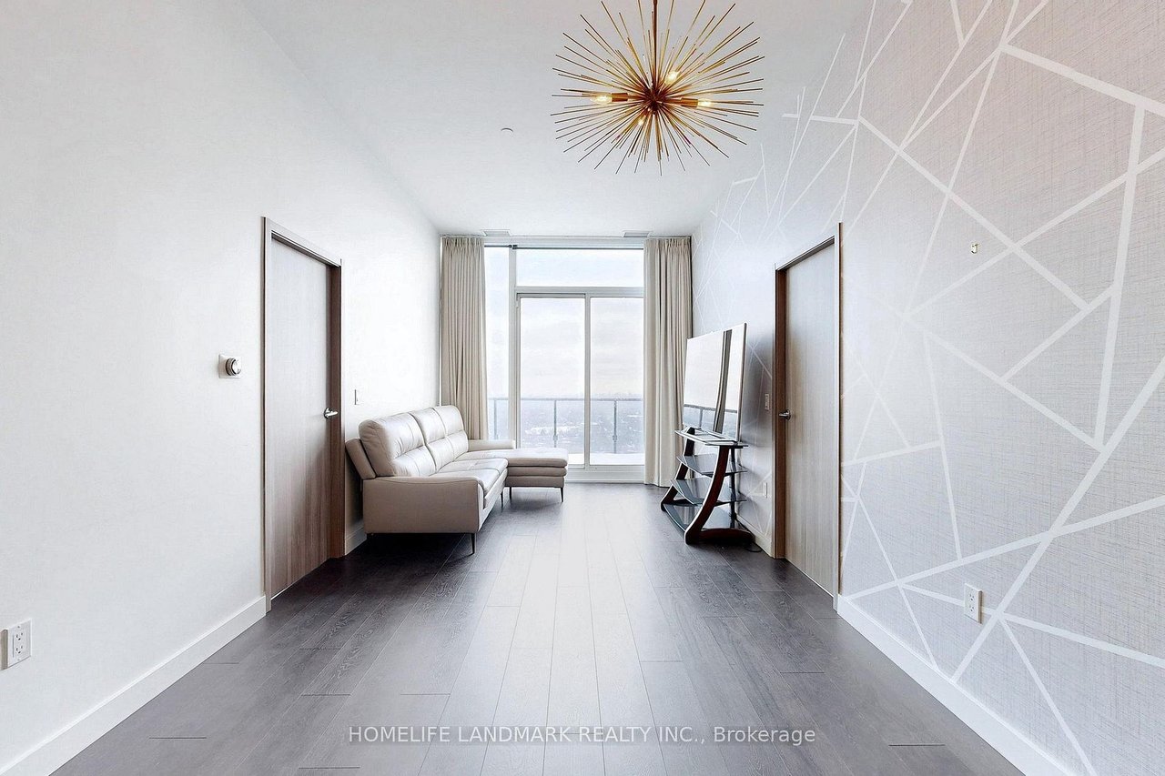 NORTH YORK'S PRESTIGIOUS COMMUNITY PENTHOUSE