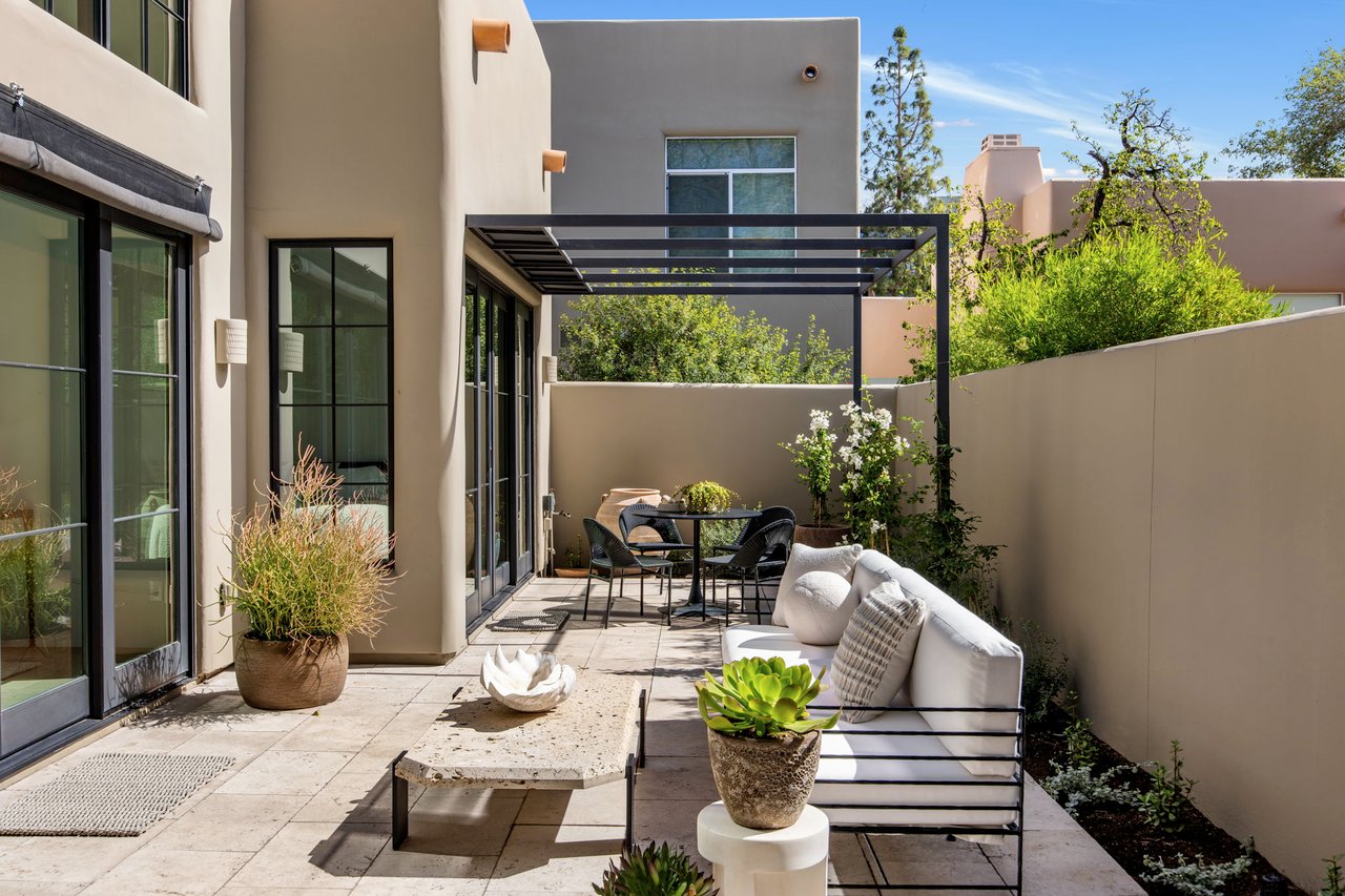 Pavoreal Old Town Scottsdale Guard Gated Elegance