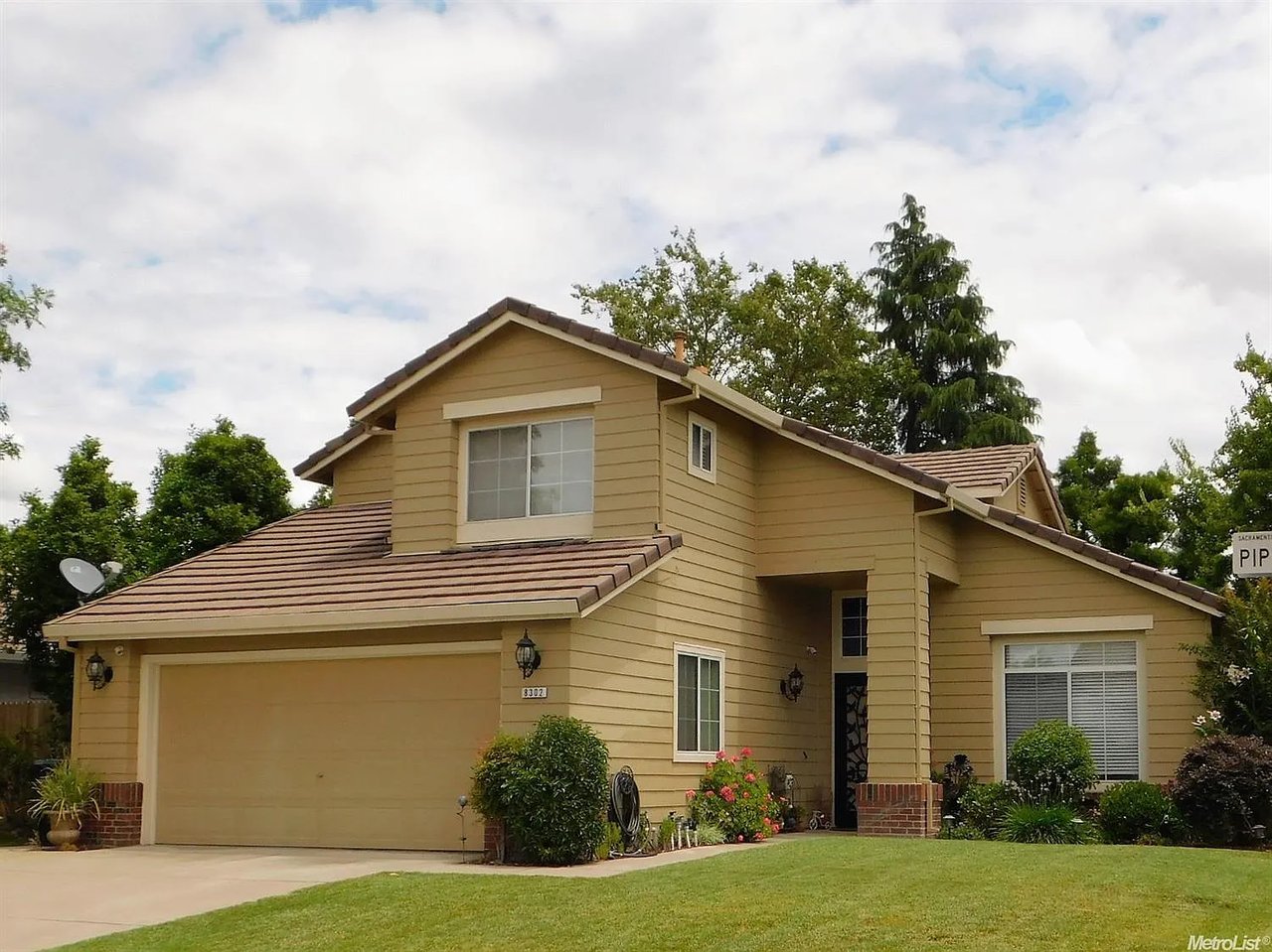 8302 Piper Glen Way