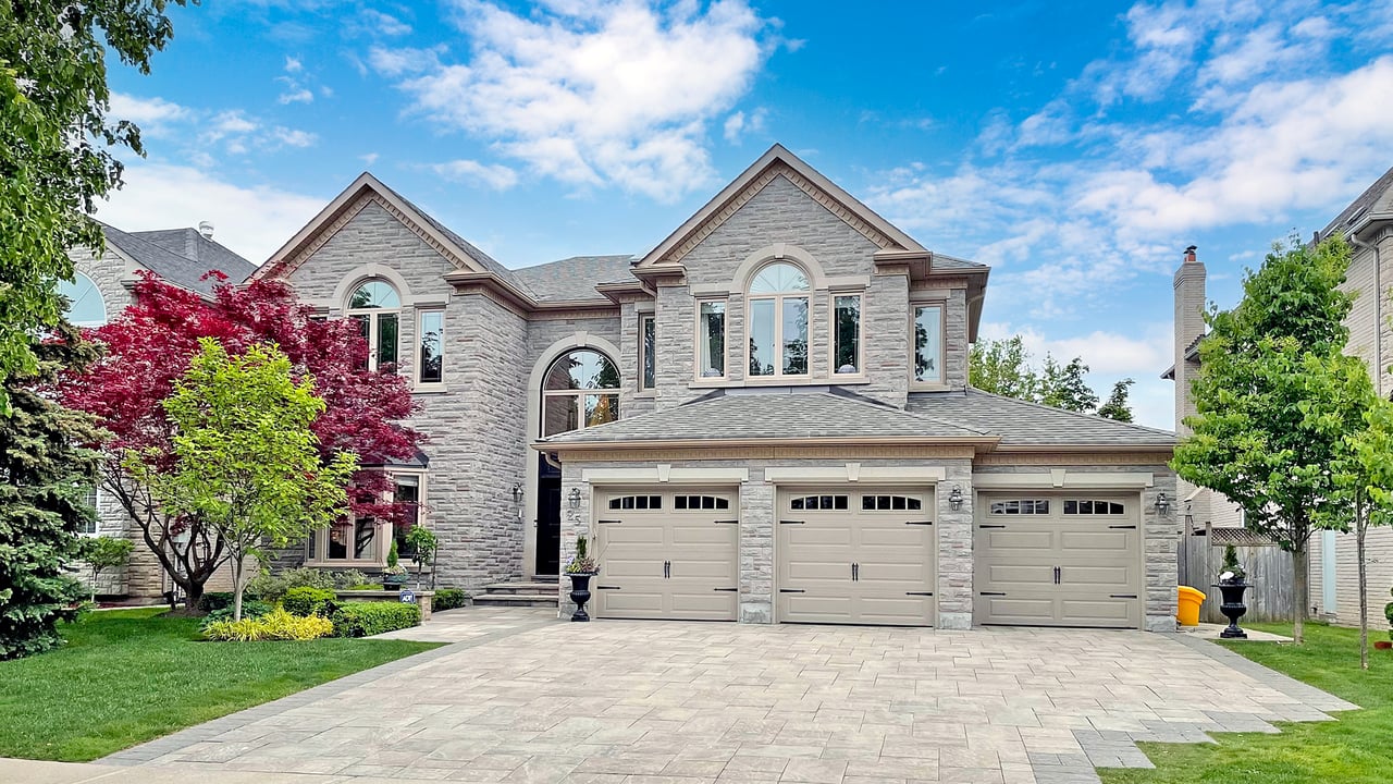 25 Lytton Blvd