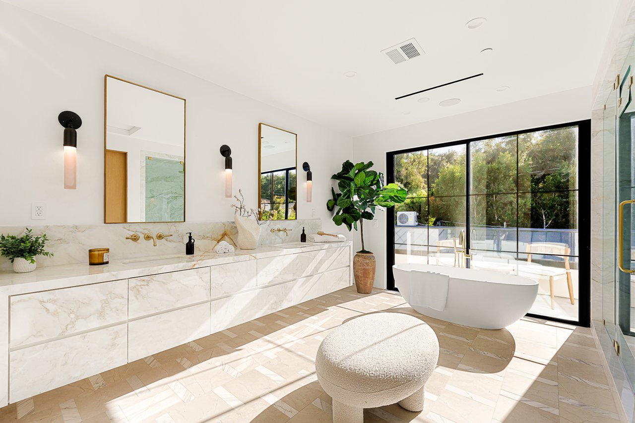 311 N Bowling Green Way
