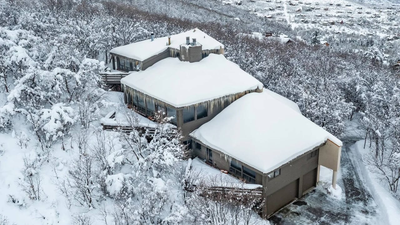 Our Favorite Cozy Winter Homes