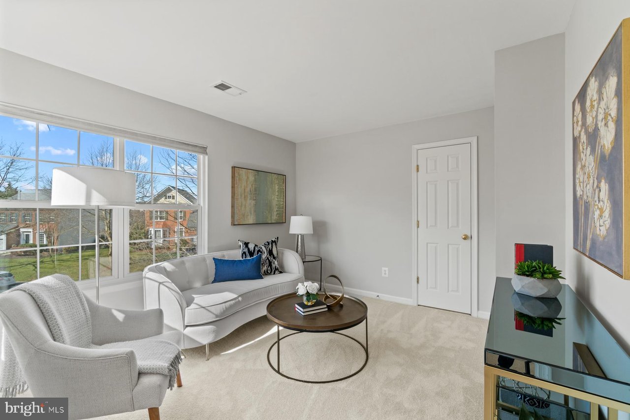 18252 Oak Lake Ct