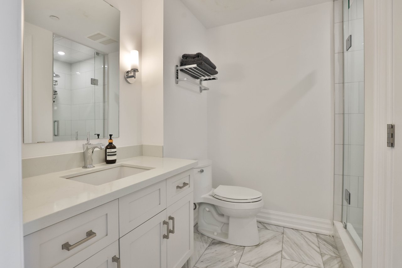 304-2060 Lakeshore Road, Burlington