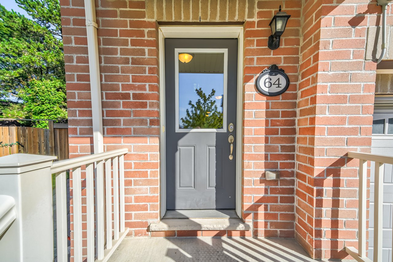 GORGEOUS TOWNHOME