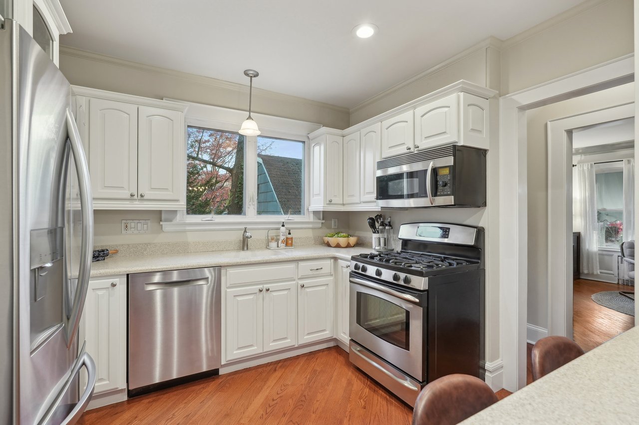 61 Plymouth Ave