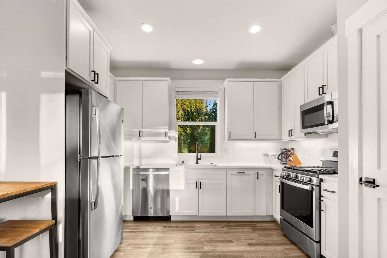 13005 NE 73rd Street Unit: 2