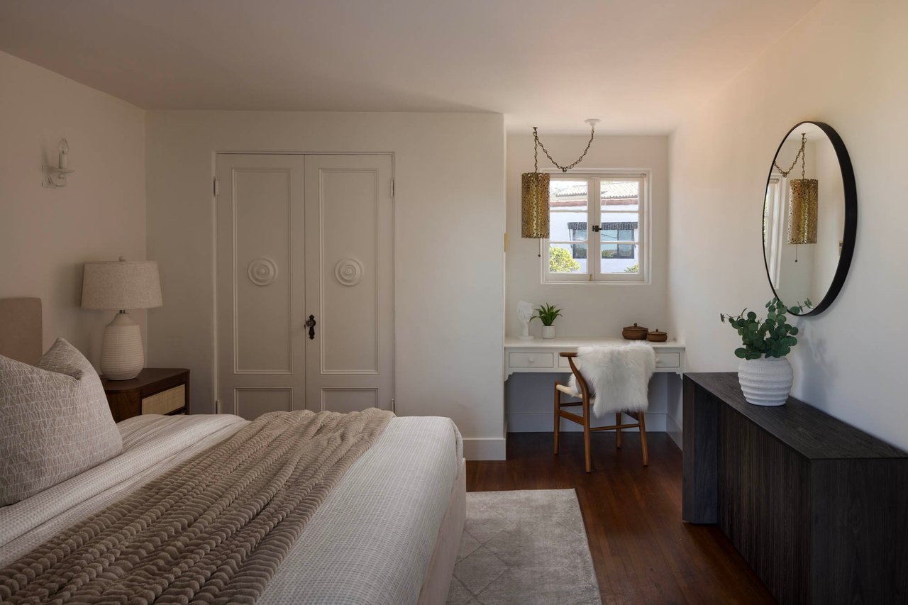 212 W Avenida Valencia