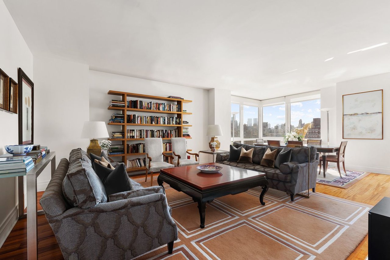 300 E 77th St #18A