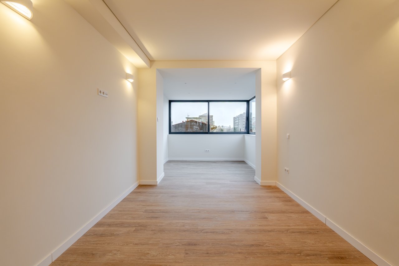 Renovated 3-Bedroom Apartment with 2 Bathrooms and Lift in Bonfim, Porto