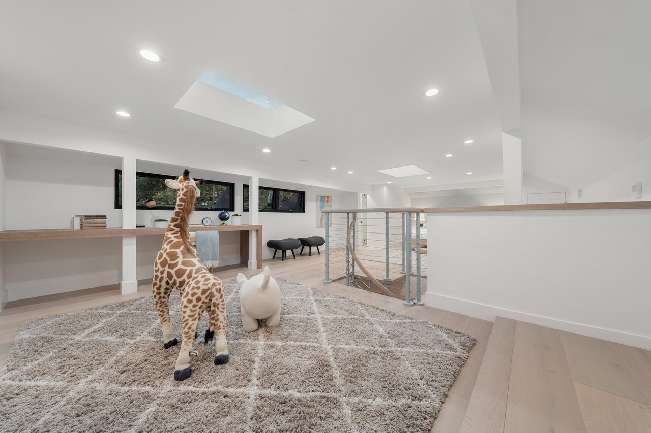 3721 Woodcliff Avenue, Sherman Oaks