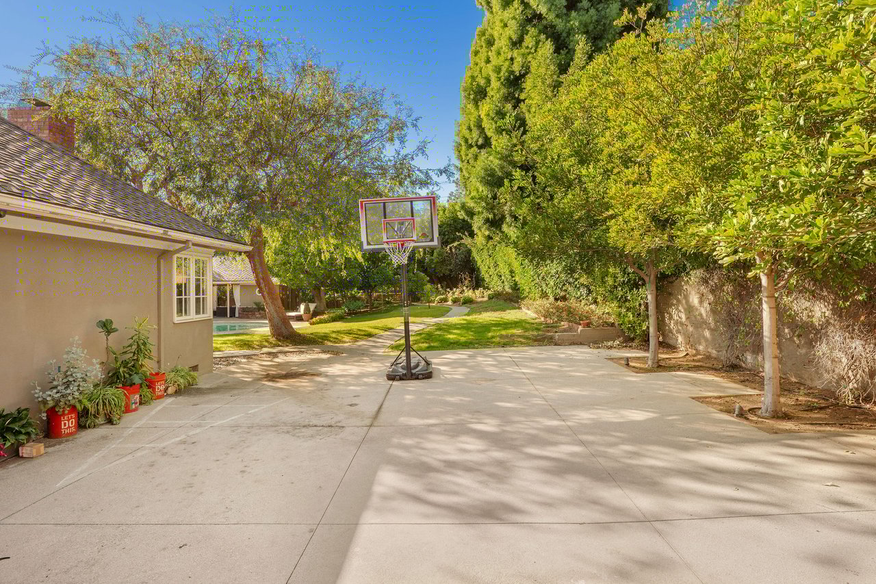 723 N Sierra Dr, Beverly Hills