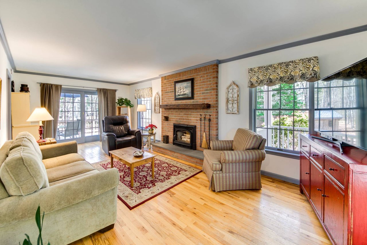 121 Mulford Ave