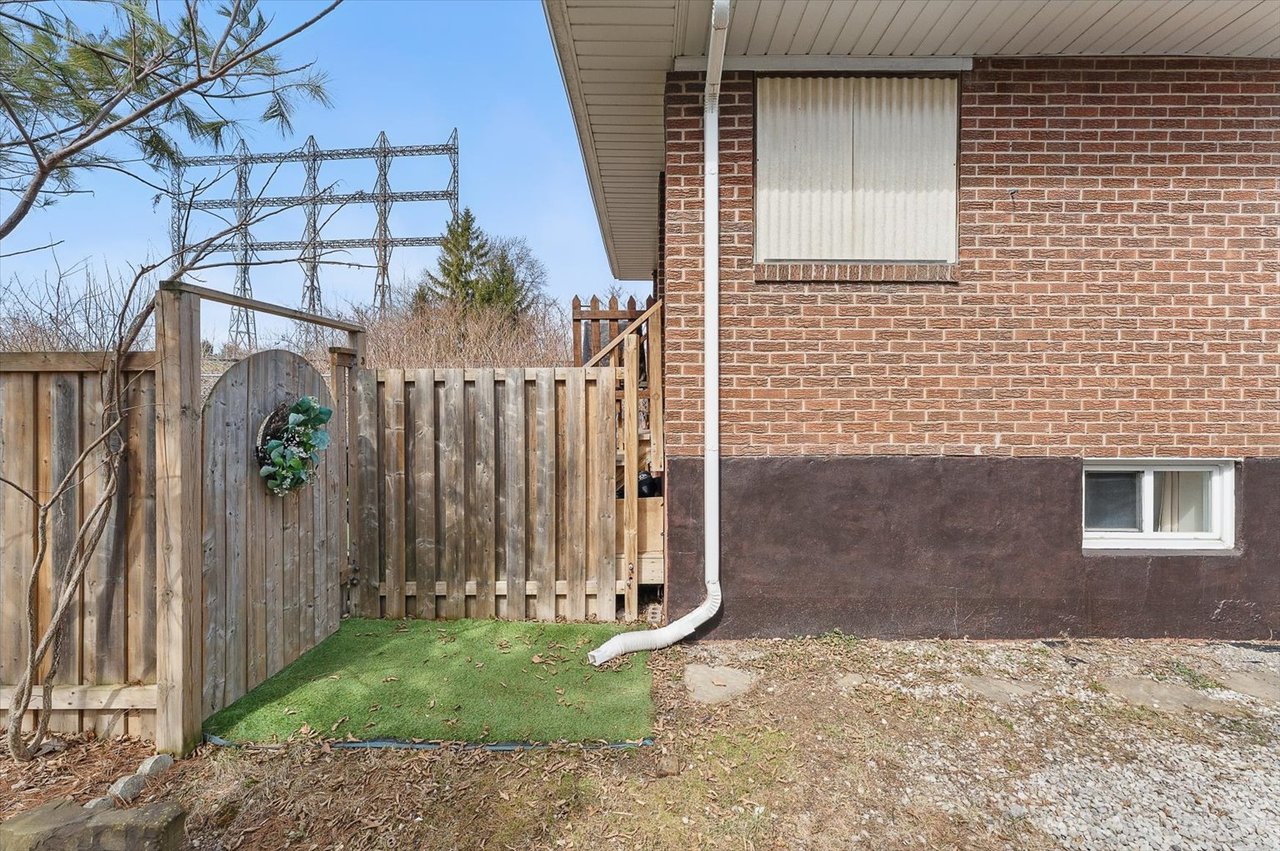 1106 Haig Blvd
