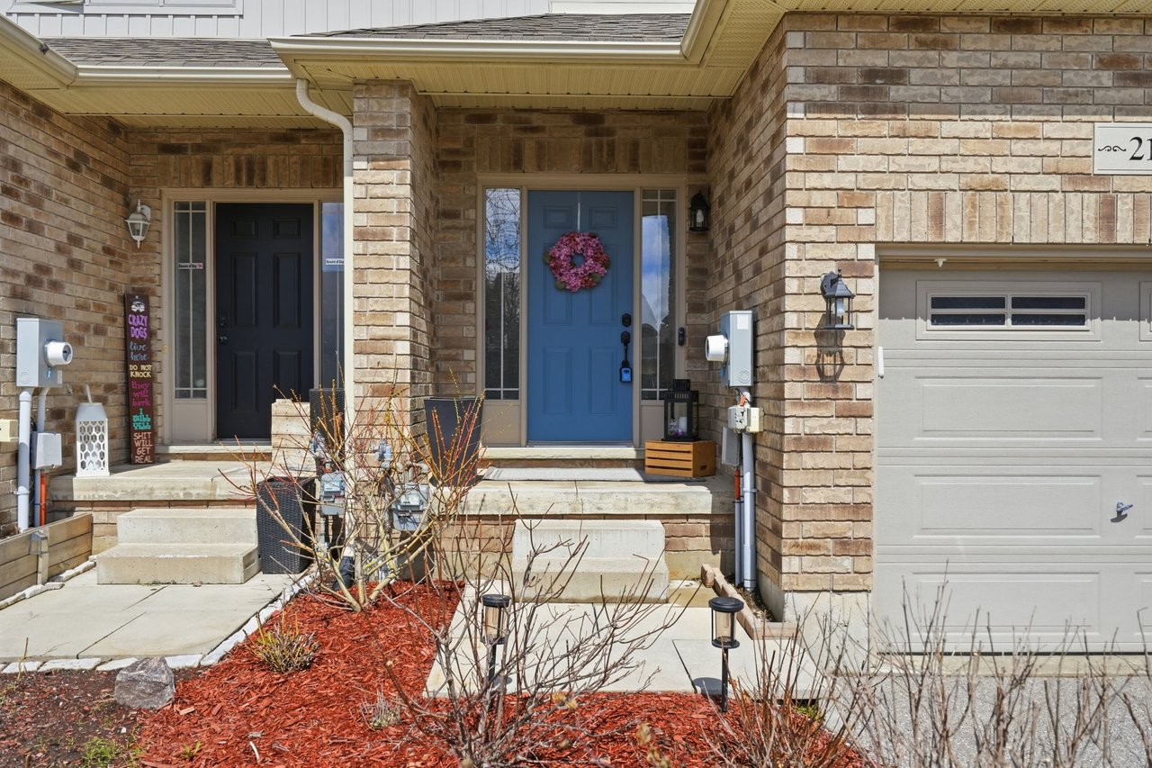 215 Banting Crescent