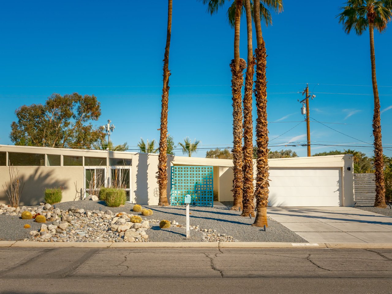 Mid-Century Alexander in Racquet Club Estates