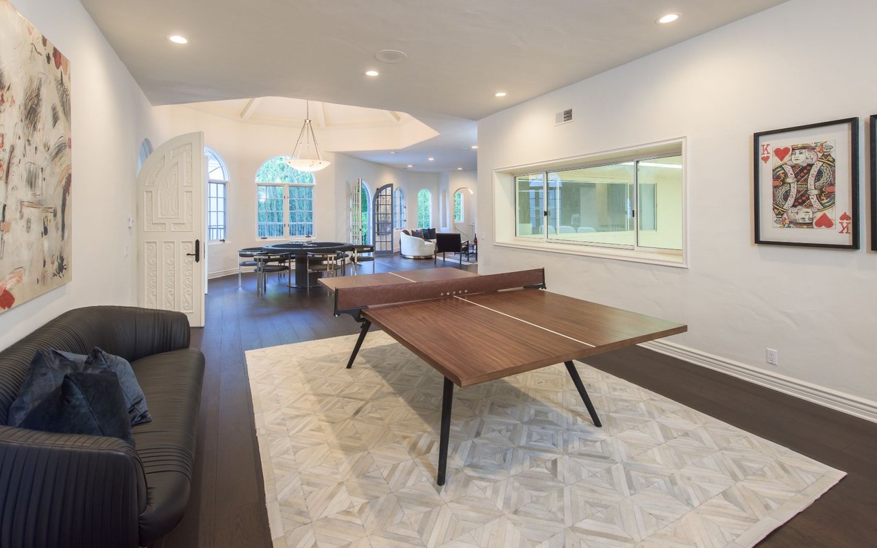 1275 Benedict Canyon Dr
