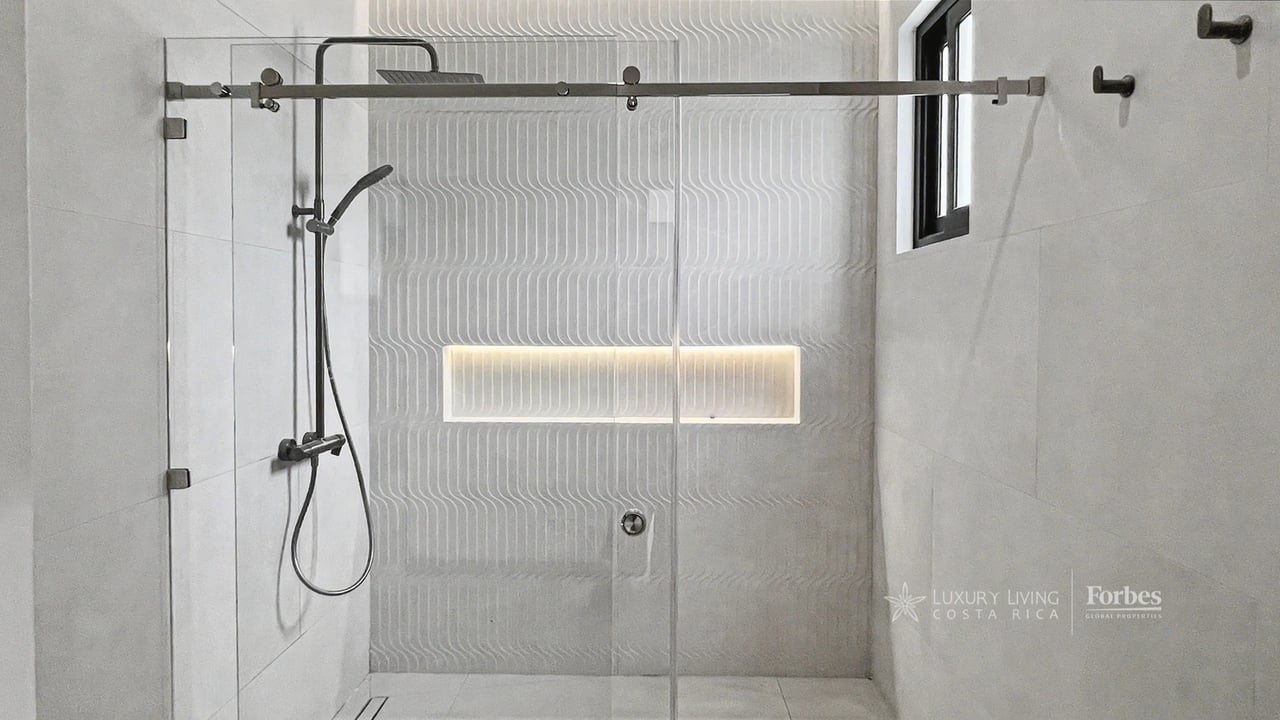 21468 - Remodeled 1-level house, 4 bedrooms, pool, terrace and garden