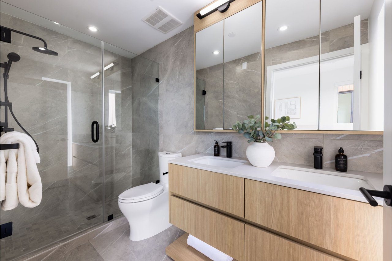 Be W 49th, #212 - B