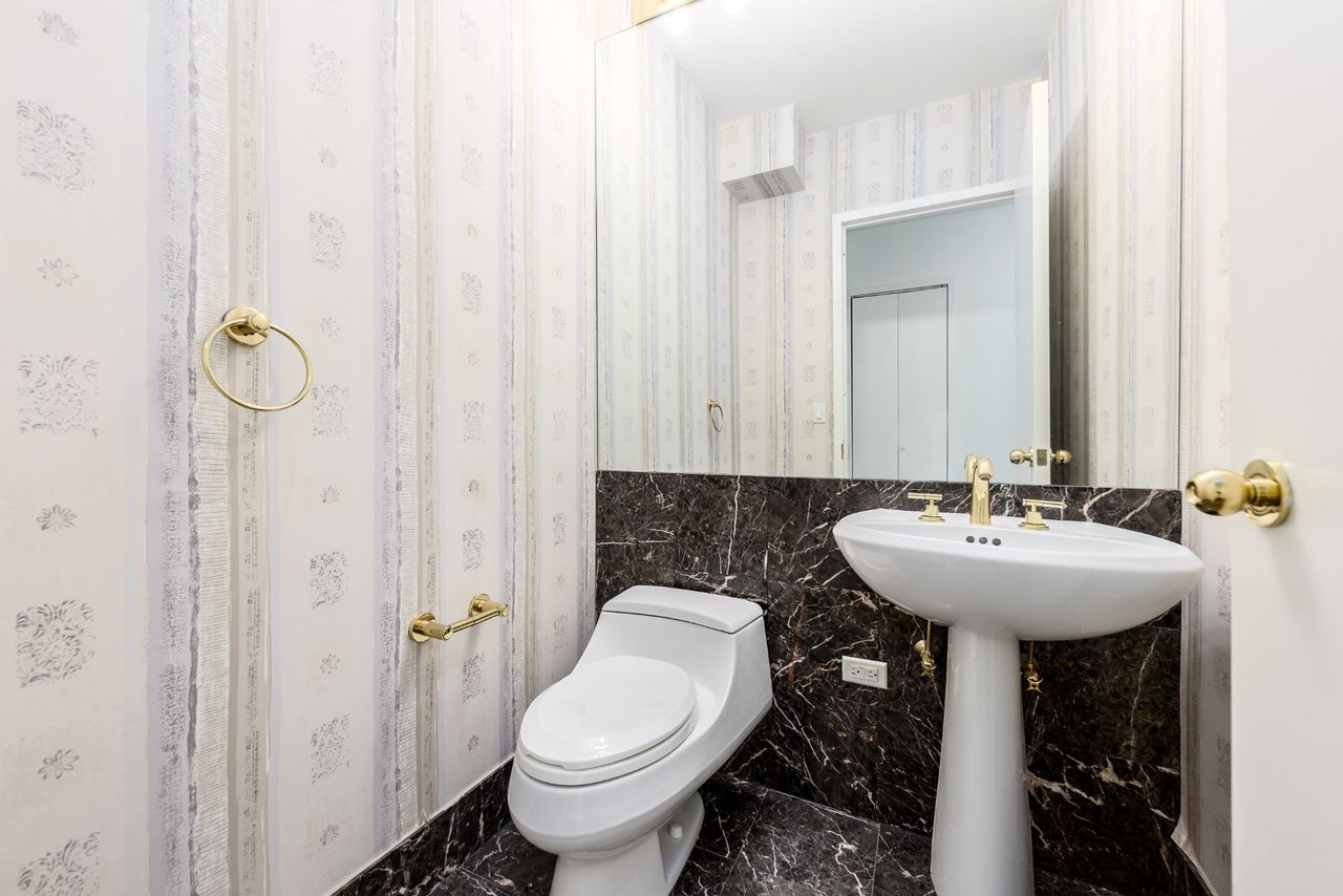 200 Riverside Boulevard, #35C