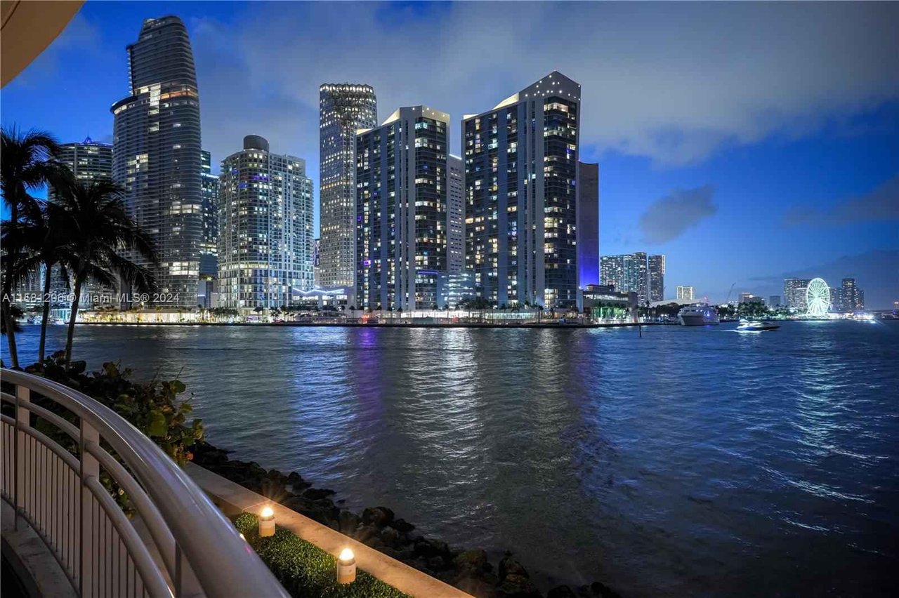 848 Brickell Key Dr Unit 204