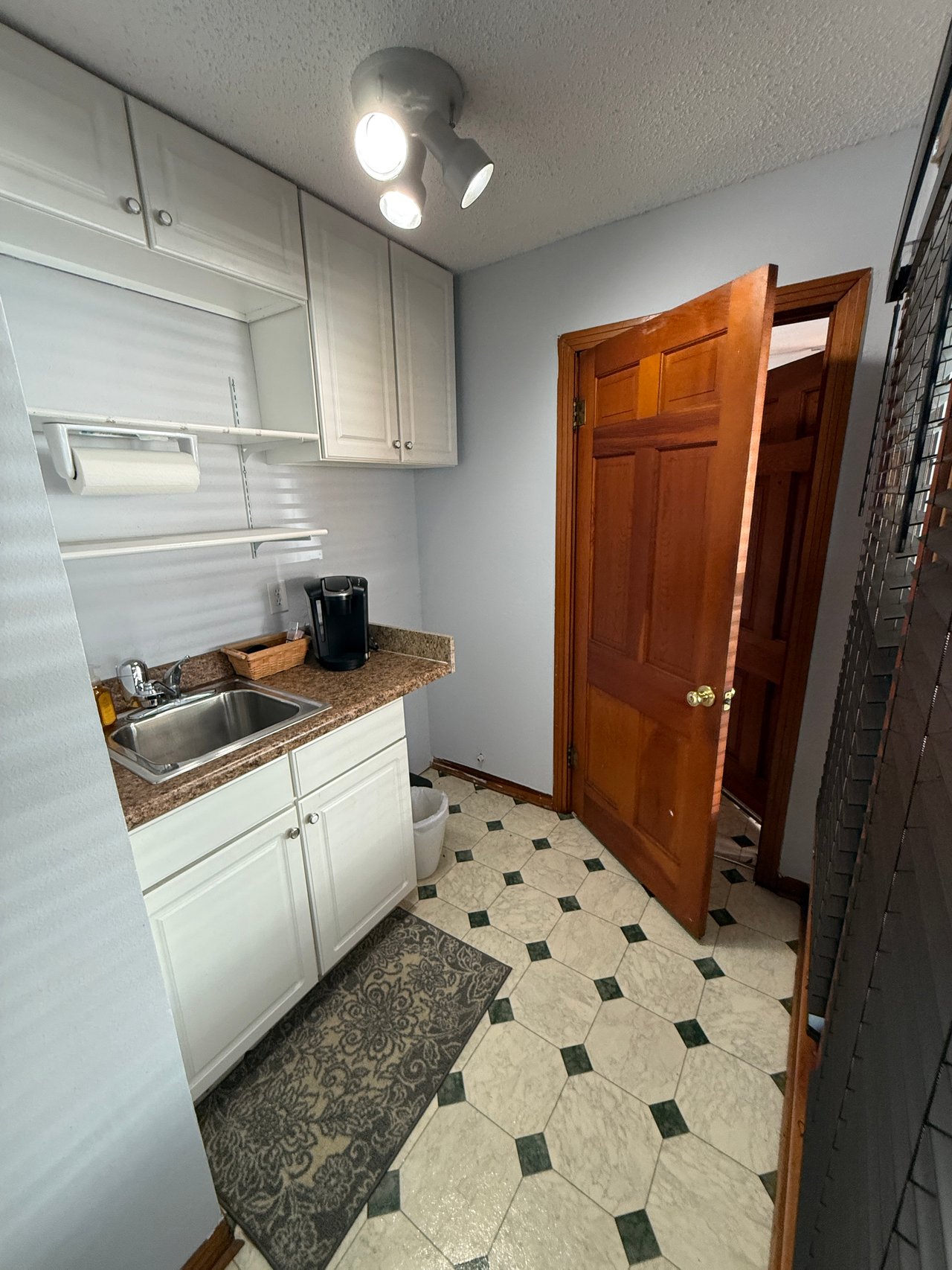 Tennessee Corner Office Building