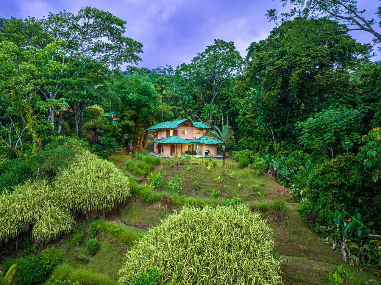 Uvita, Jungle Retreat Center on the Uvita River. Private and 17 Acres