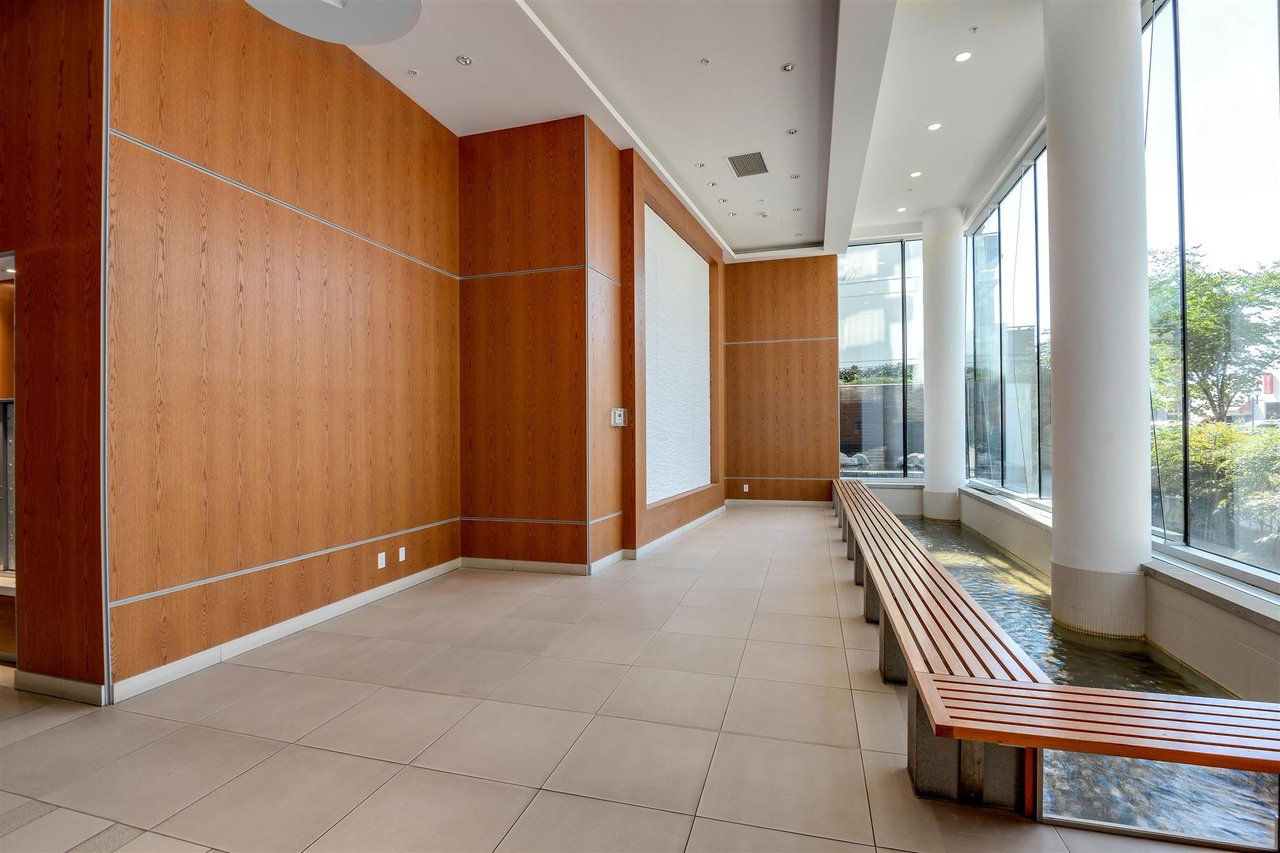302-7988 Ackroyd Rd