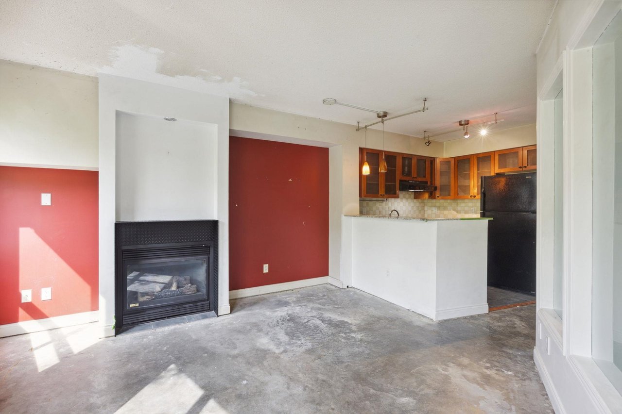301-55 Alexander St