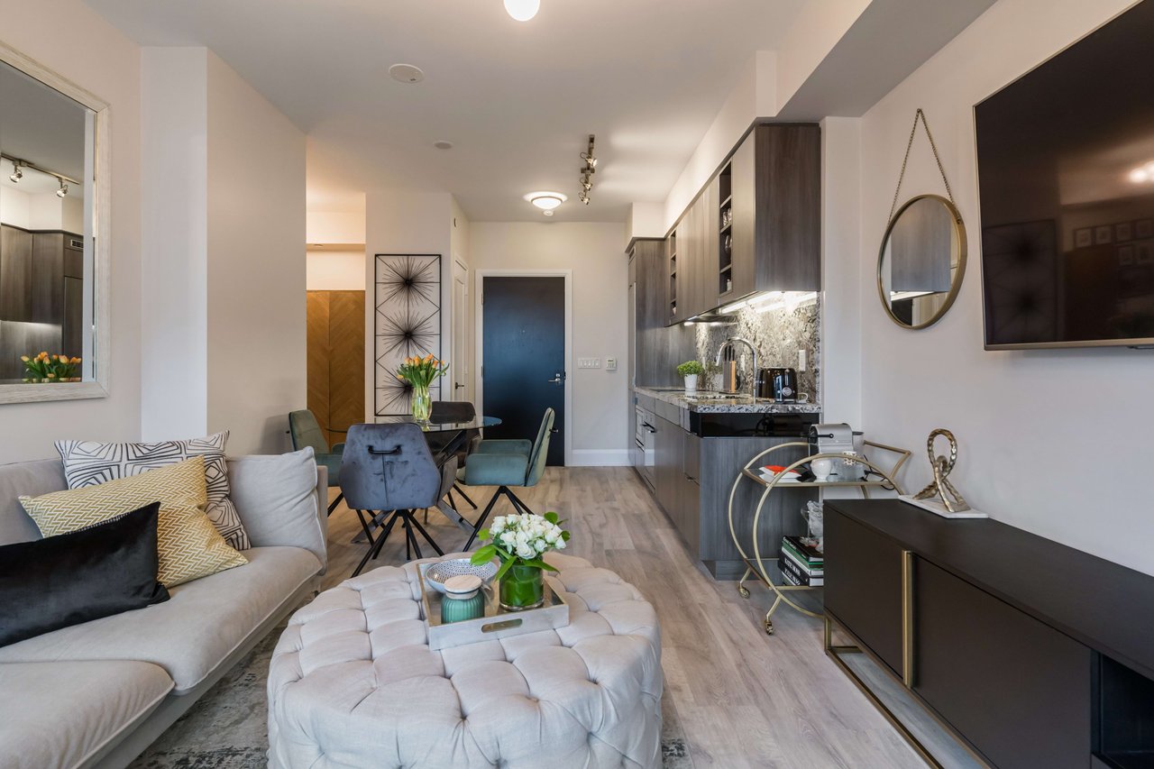 101 Erskine Avenue Suite 1601