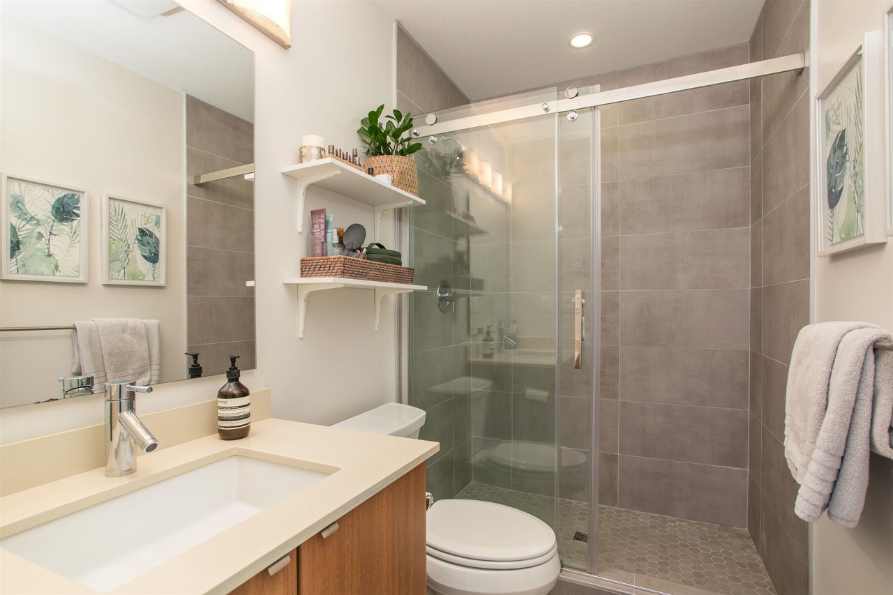 124-735 W 15th St