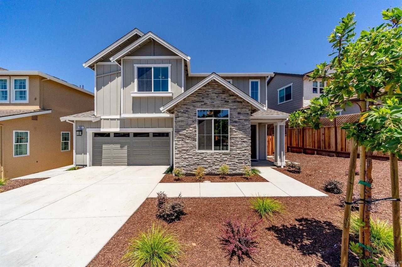 1833 Palisades Drive