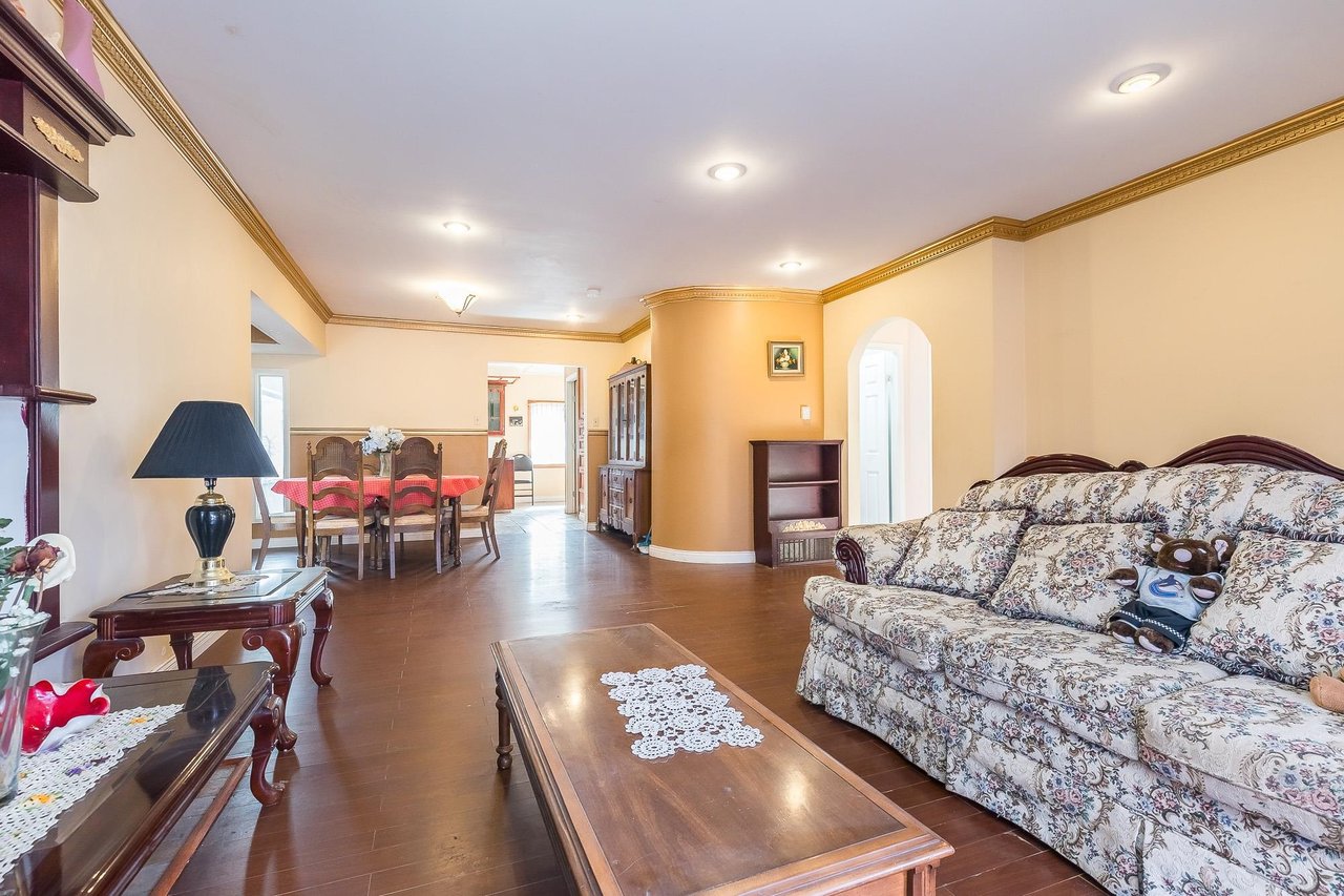 21504 Dewdney Trunk Rd