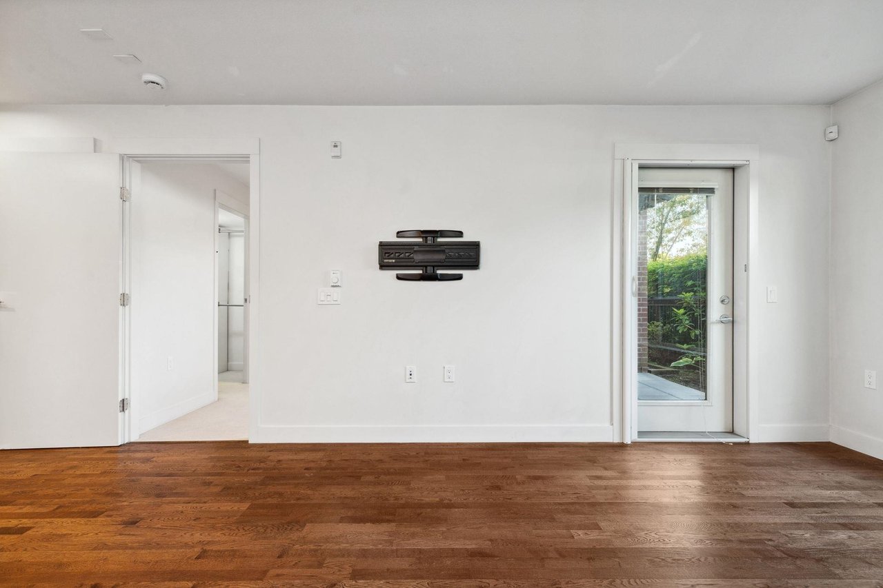 107-7088 14th Ave