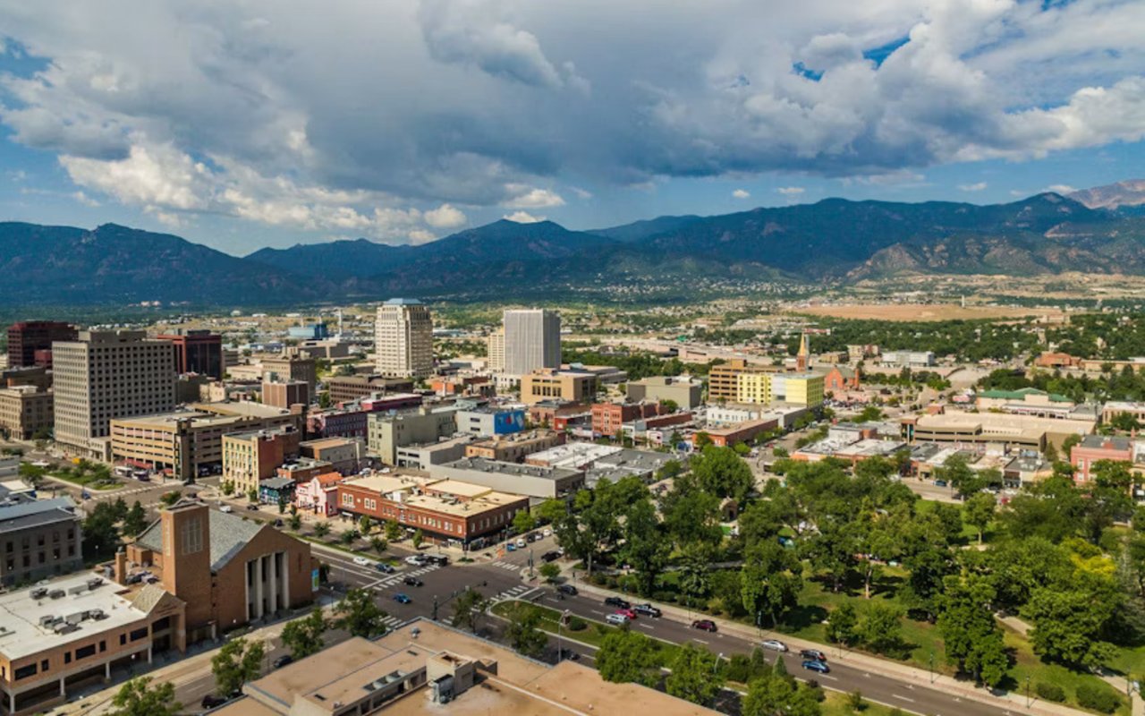 Pricing Your Home in Colorado Springs: How to Use Comps and Market Analysis to Land the Right Number