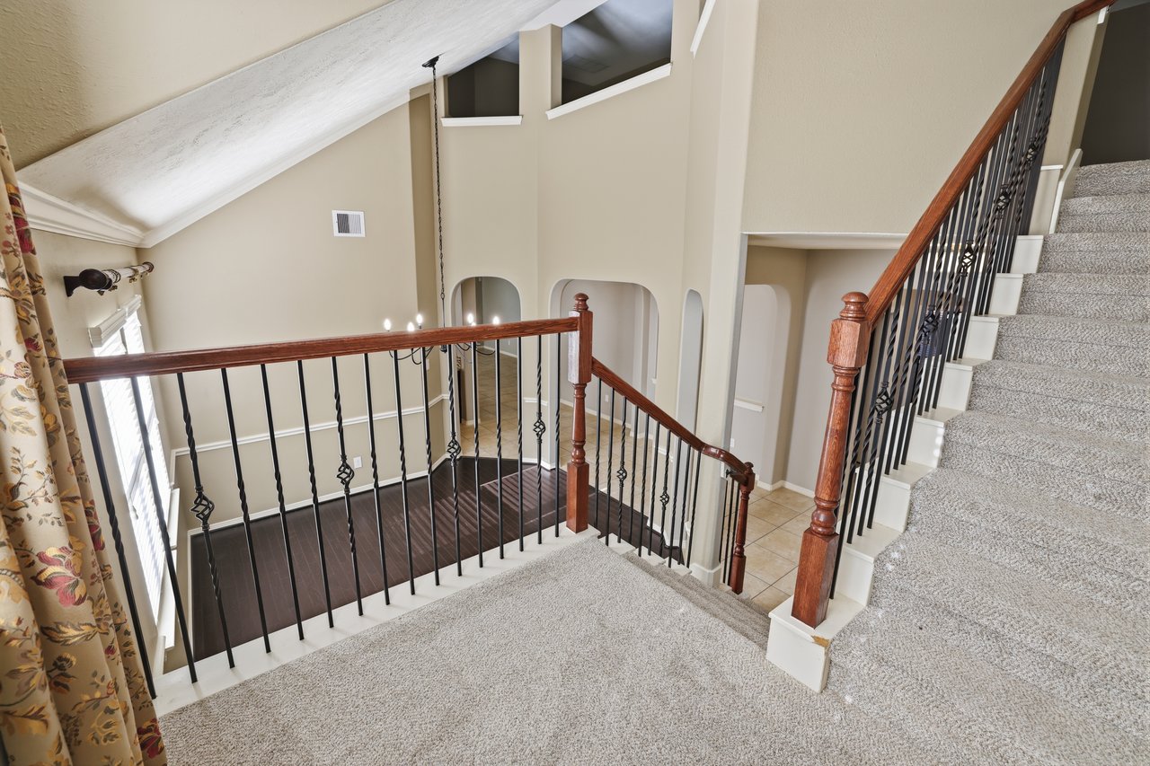 2412 Via Montesano
