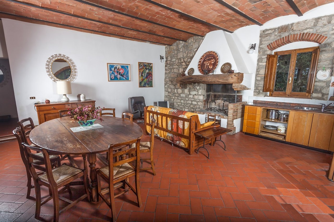 High End Country Villa With Apartments