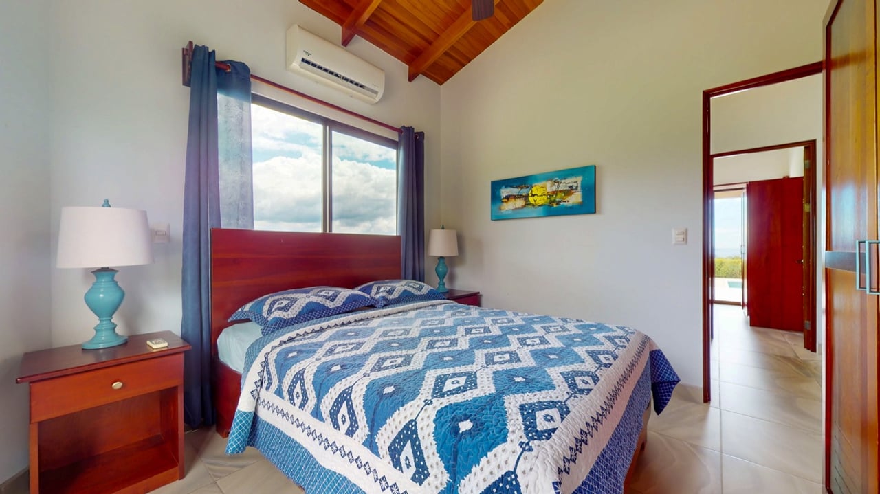 Casa Jean, Window of the Soul 