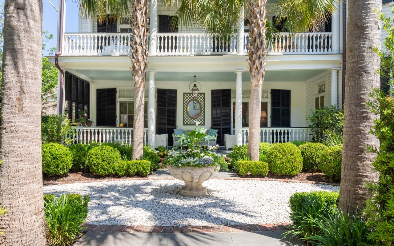 For Sale – Homes with Gorgeous Piazzas