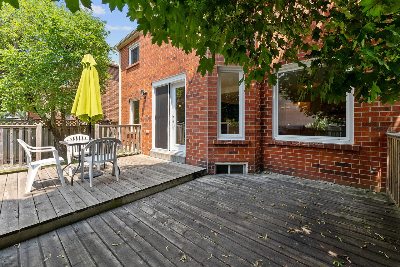 28 Thornway Ave