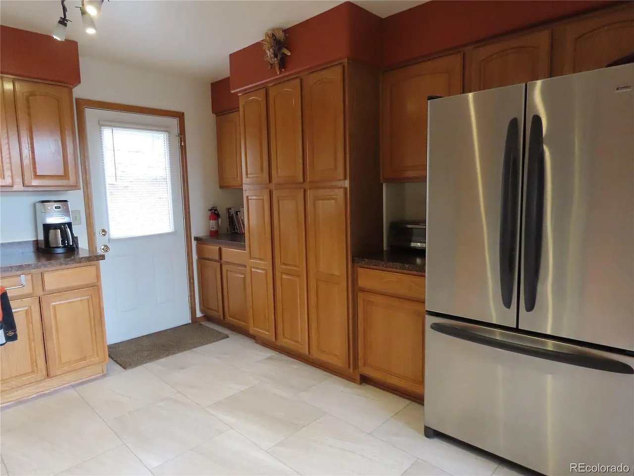 1051 Spring Valley Ln