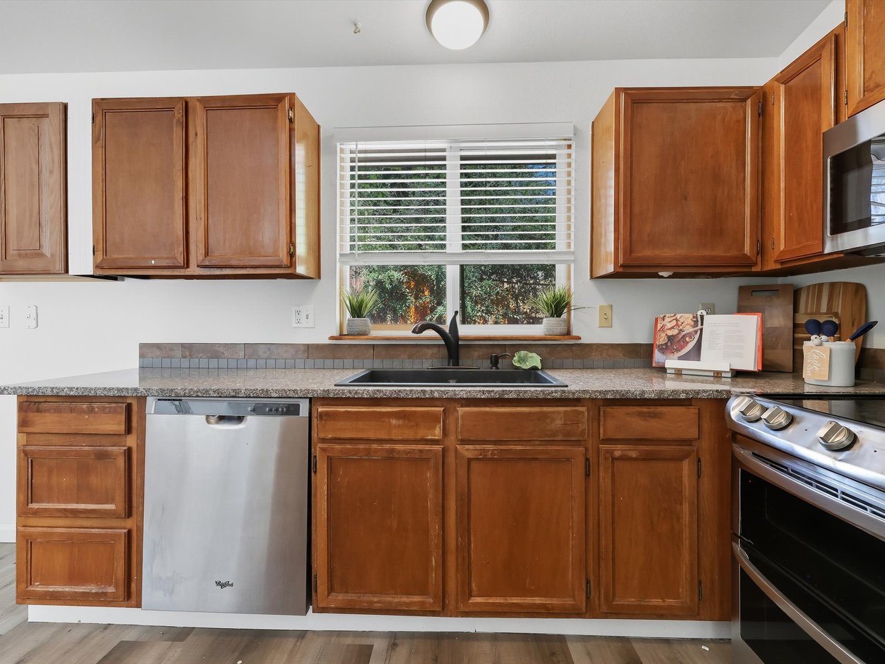 2706 N Chestnut Street