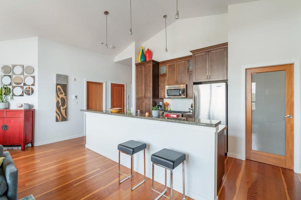 401-250 Salter St