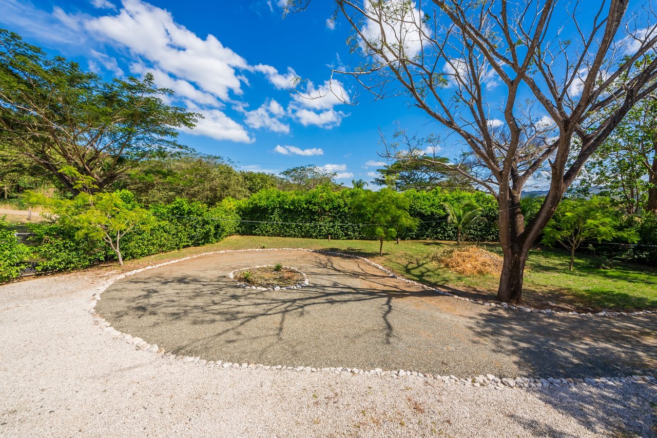 V-Stella Ju | House with Pool and Mixed-Use Land for Sale Near Finca Panamá, Costa Rica