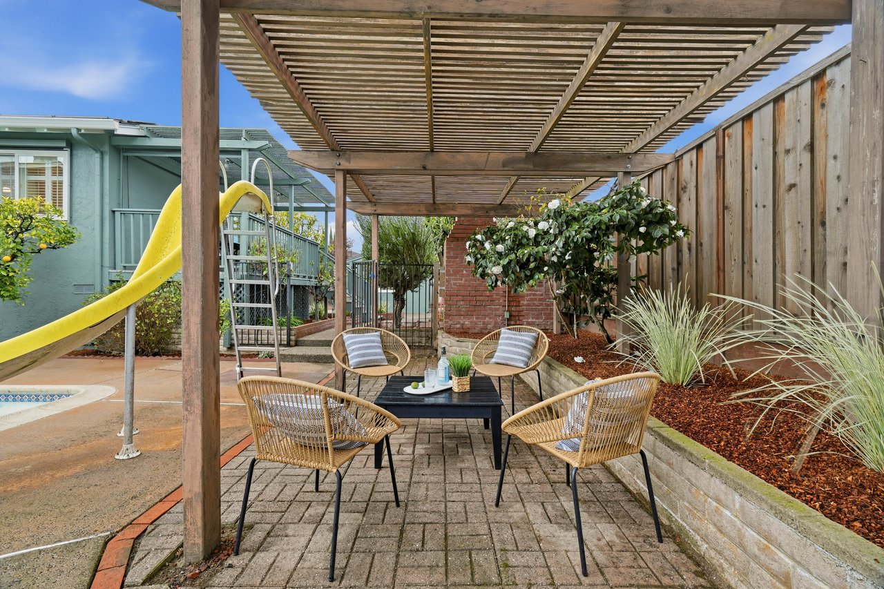 1554 Queenstown Court