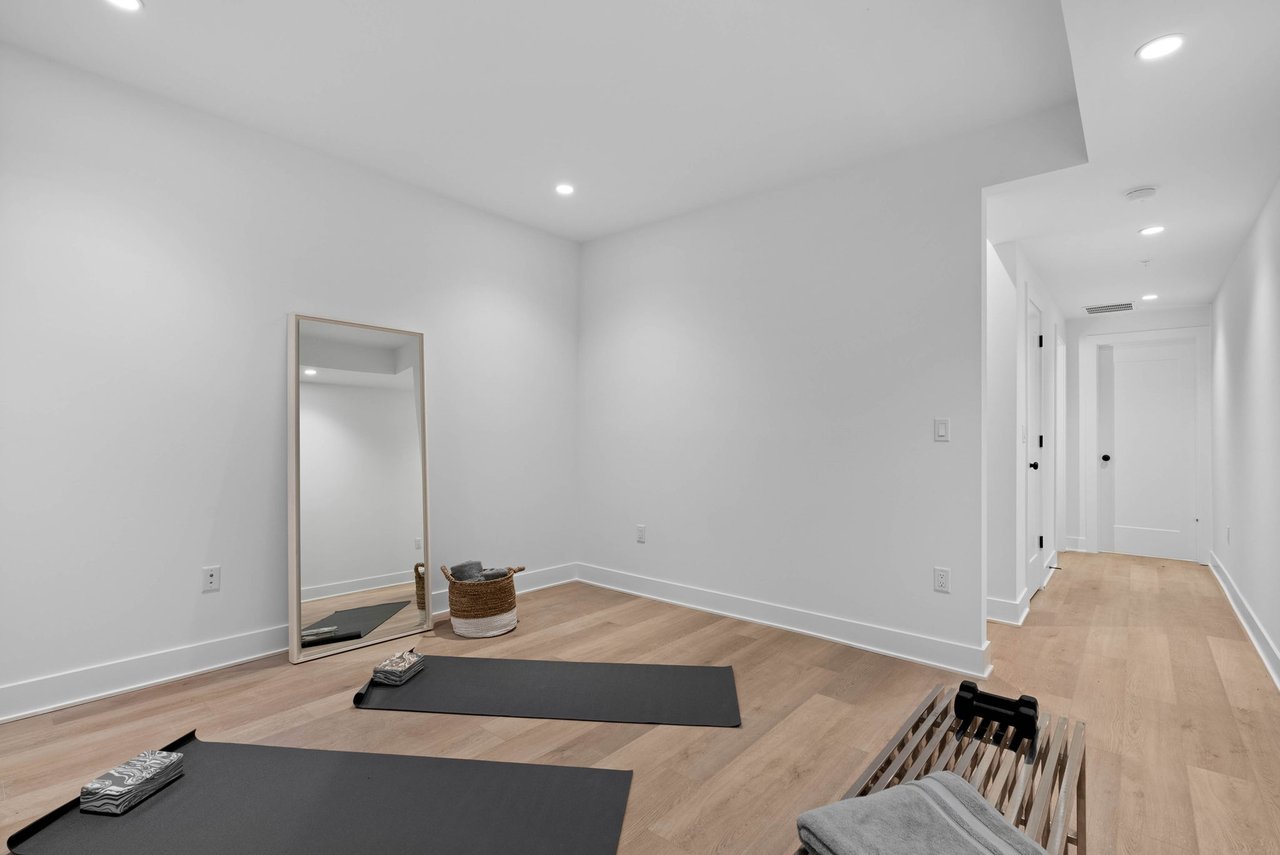 656 Fairmount Ave, Philadelphia, PA 19123