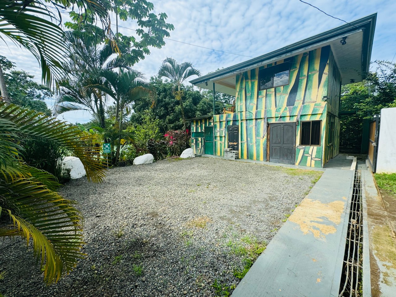 Downtown Uvita Commercial Room Rentals with Restaurant