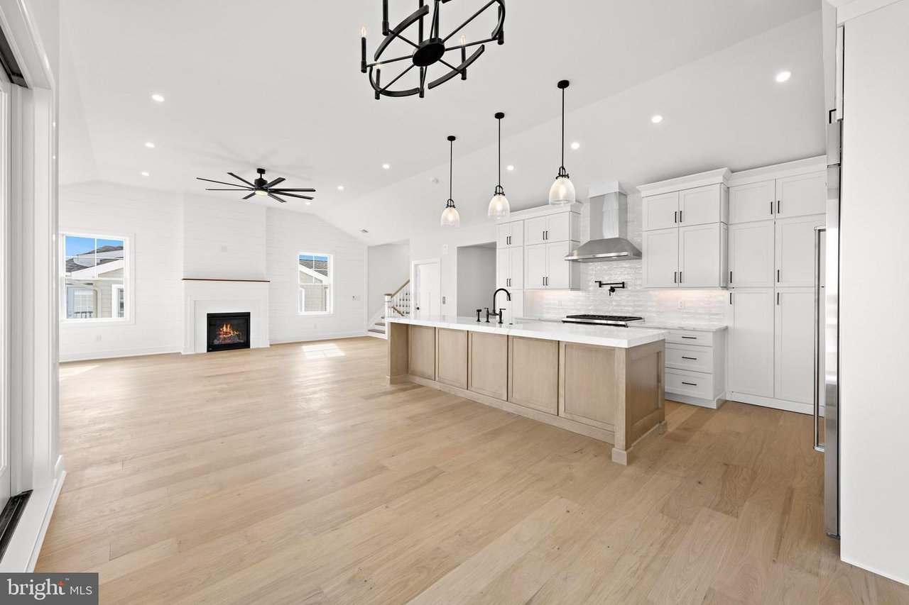 	352 N 5th St, Surf City Boro, NJ 08008