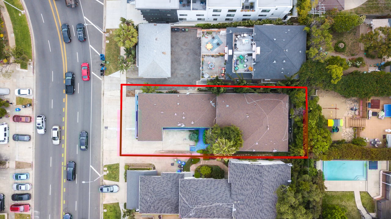 2121 S Beverly Glen